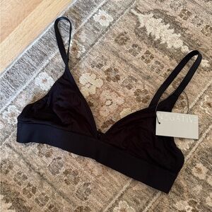 NWT Negative Whipped Triangle Bra